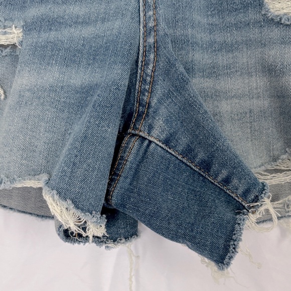 Universal Threads Blue Distressed Jeans‎ - Picture 4 of 6